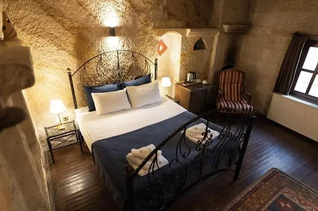 Cave Suite,    , Jakuzili