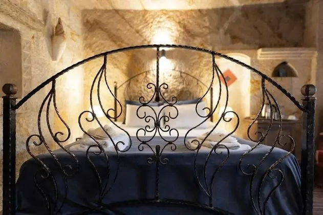 Cave Suite,    , Jakuzili