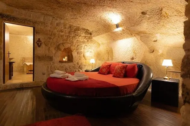 Cave Suite,    , Jakuzili