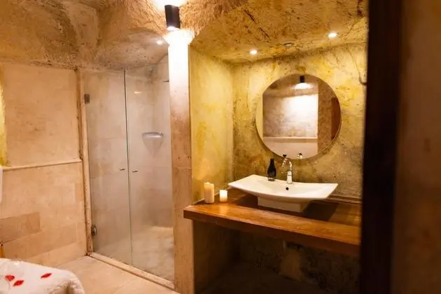 Deluxe Cave,    , Jakuzili