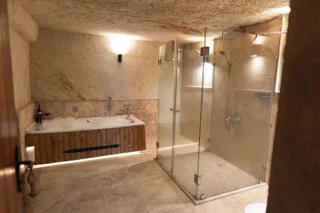 Deluxe Cave,    , Jakuzili