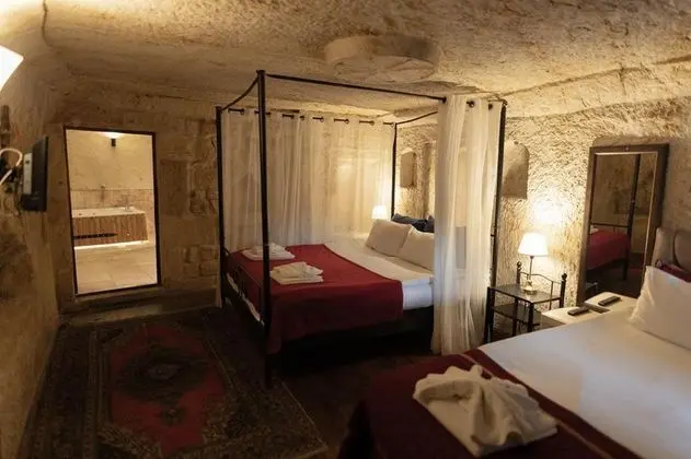 Deluxe Cave,    , Jakuzili