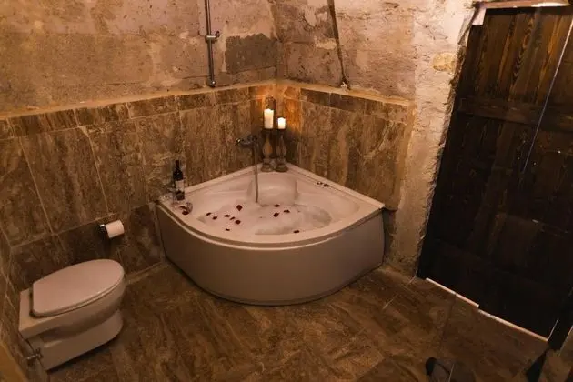 Deluxe Cave,    , Jakuzili