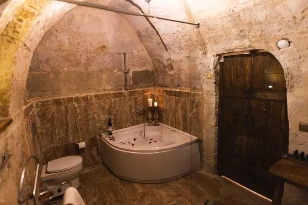 Deluxe Cave,    , Jakuzili