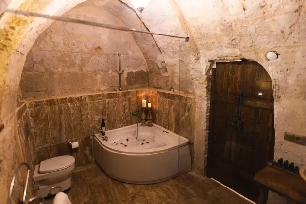 Deluxe Cave,    , Jakuzili