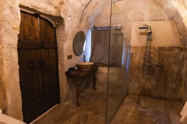 Deluxe Cave,    , Jakuzili