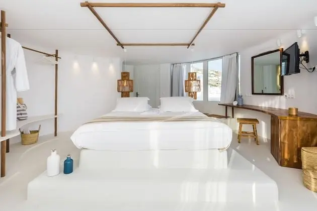 Front Sea View Suite (Outdoor Mini Plunge Pool)