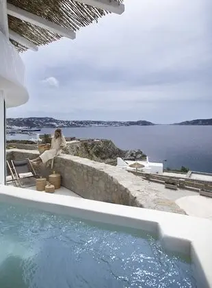 Front Sea View Suite (Outdoor Mini Plunge Pool)