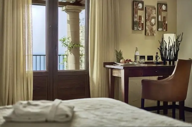 Deluxe Tek Büyük Yataklı Oda, Teras, Deniz Manzaralı