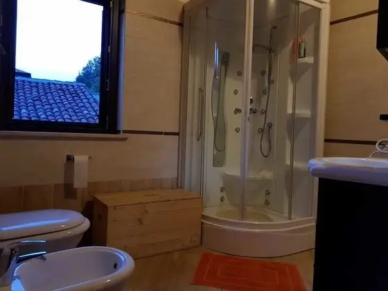 Tek Büyük Yataklı Oda, Ortak Banyo