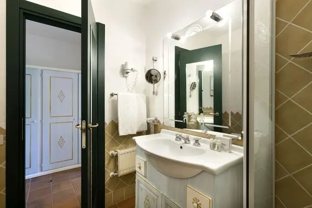 Classic Tek Büyük veya İki Ayrı Yataklı Oda