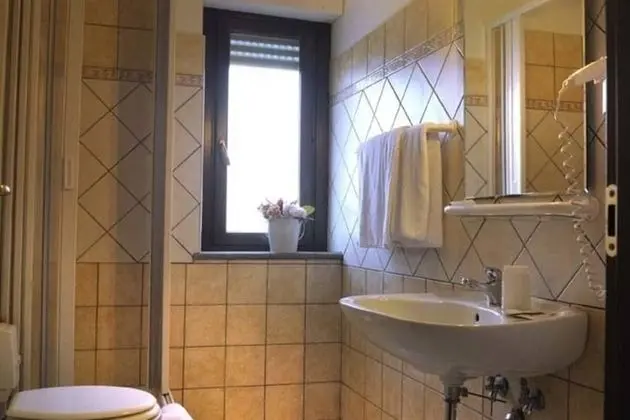 Üç Kişilik Oda