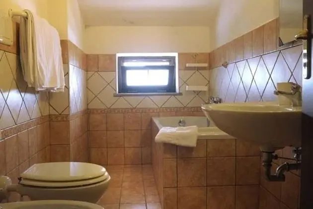 Üç Kişilik Oda