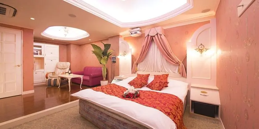 Luxury Tek Büyük Yataklı Oda