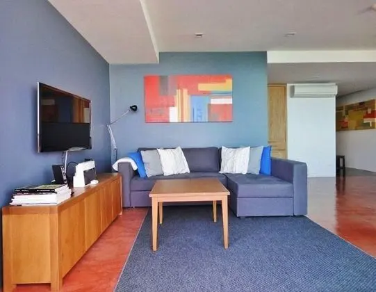 2 Bedrooms Sea View