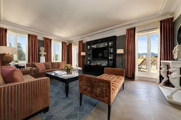 Çatı Katı Süiti (Penthouse)