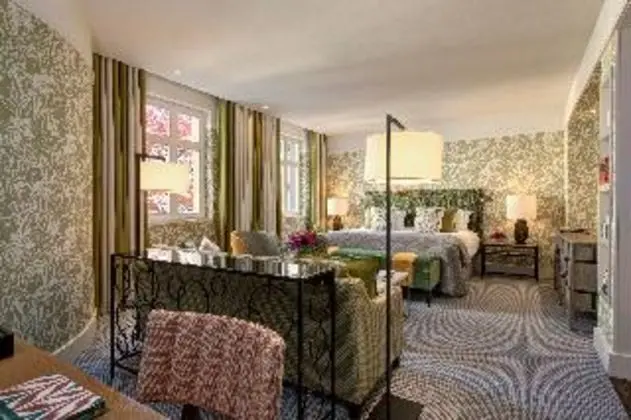 JUNIOR SUITE