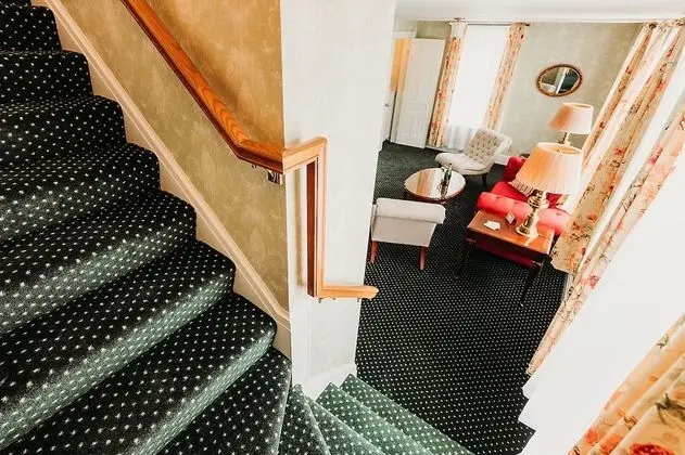 Süit, Sıcak Su Küveti (Signature Two-Story Suite)