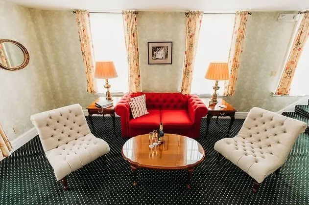 Süit, Sıcak Su Küveti (Signature Two-Story Suite)