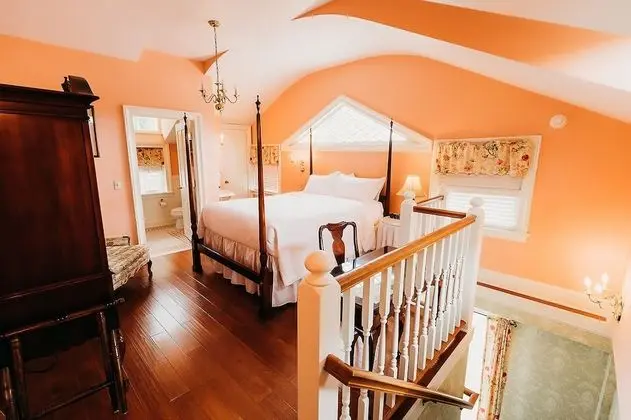 Süit, Sıcak Su Küveti (Signature Two-Story Suite)