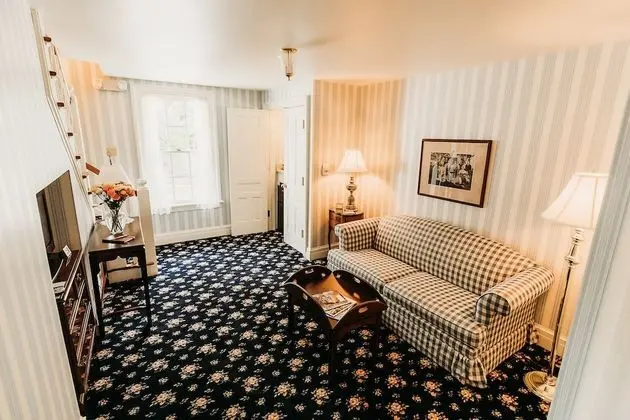 Süit, Sıcak Su Küveti (Signature Two-Story Suite)