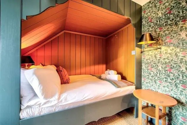 Ev (4 Bedrooms)
