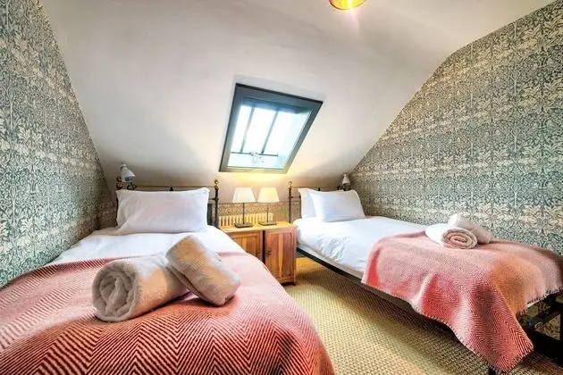 Ev (4 Bedrooms)