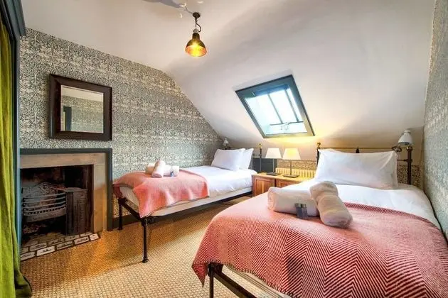 Ev (4 Bedrooms)