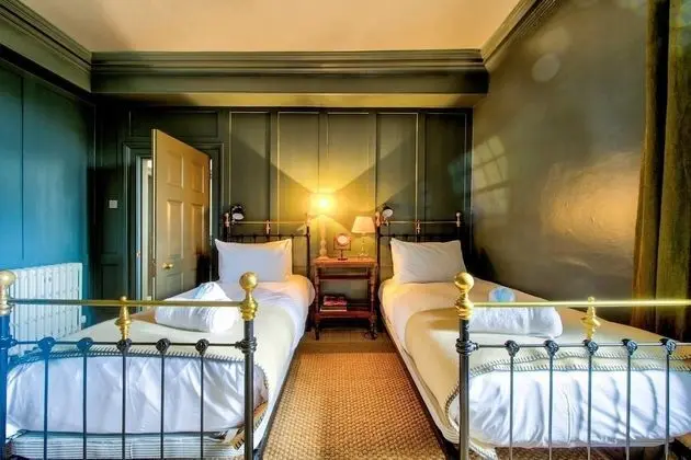 Ev (4 Bedrooms)