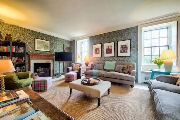 Ev (4 Bedrooms)