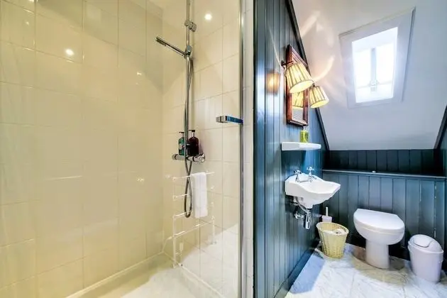 Ev (4 Bedrooms)