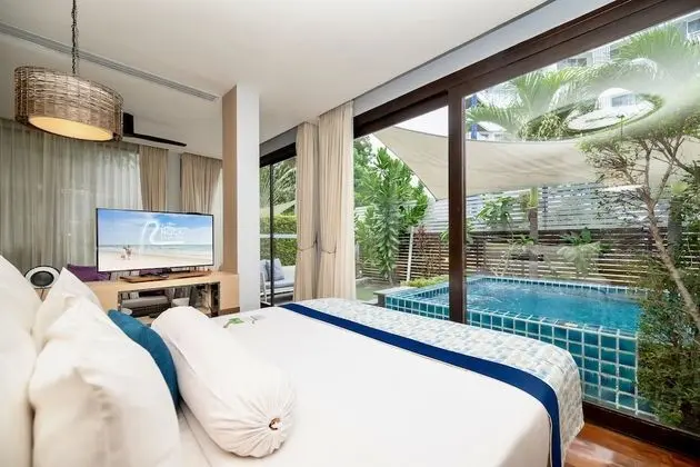 Qualia Jacuzzi Pool Villa
