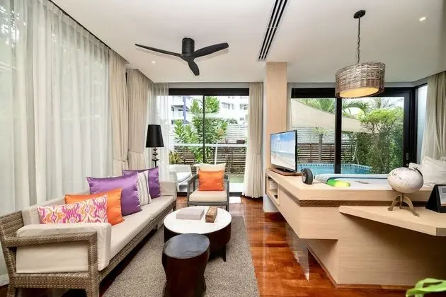 Qualia Jacuzzi Pool Villa