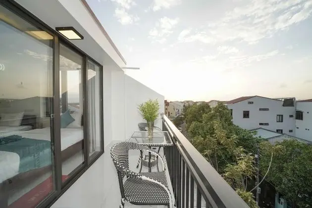 Üç Kişilik Oda, Balkon