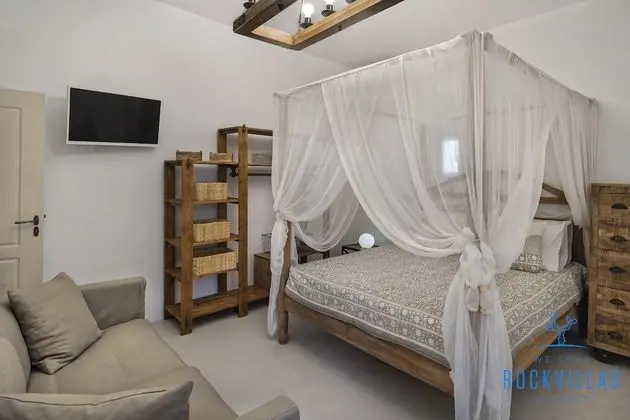 Deluxe Villa (Castle View)