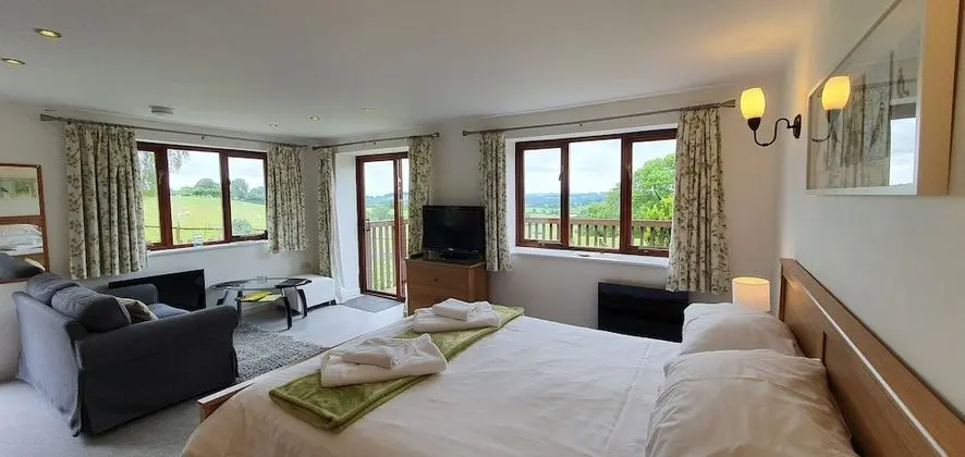 Stüdyo, Zemin Kat (Maple Lodge)