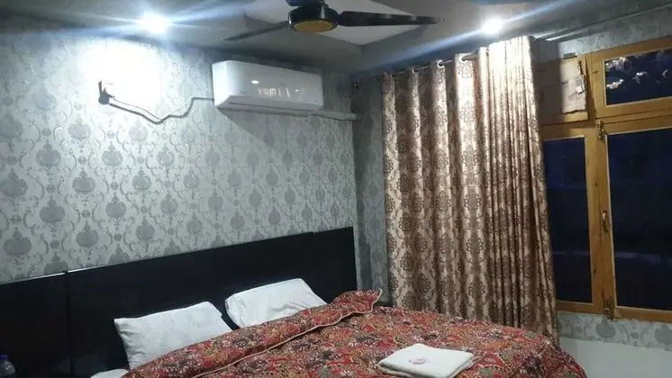 Standard Tek Büyük Yataklı Oda