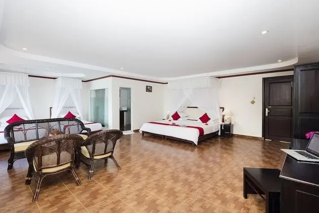 Deluxe Villa, Denize Sıfır
