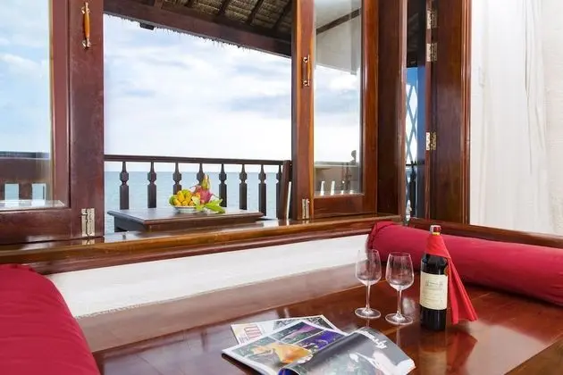 Deluxe Villa, Denize Sıfır