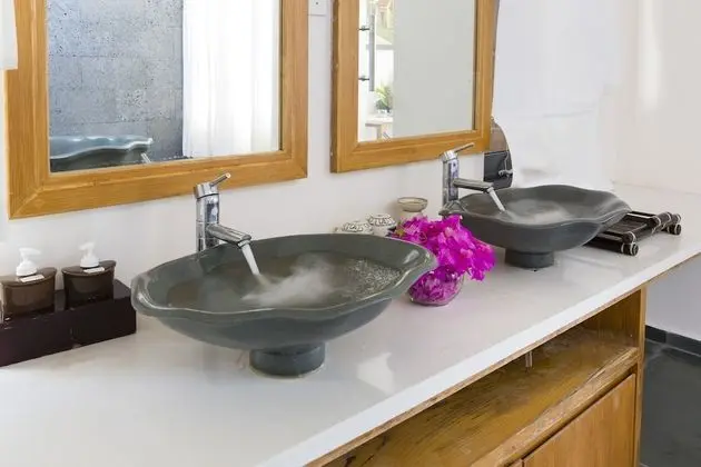 Deluxe Villa, Denize Sıfır
