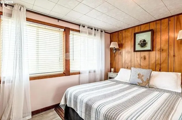 Ev, Birden Çok Yatak (Rockaway Beachhouse)