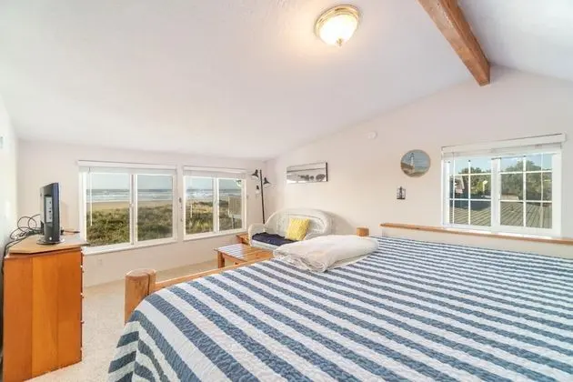 Ev, Birden Çok Yatak (Rockaway Beachhouse)