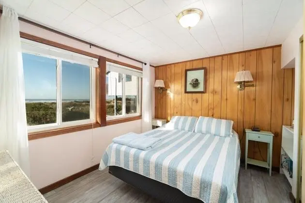 Ev, Birden Çok Yatak (Rockaway Beachhouse)