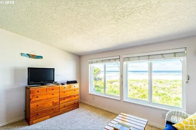 Ev, Birden Çok Yatak (Rockaway Beachhouse)