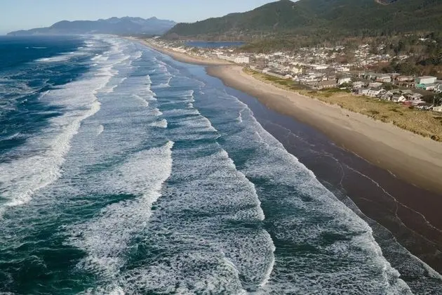Ev, Birden Çok Yatak (Rockaway Beachhouse)