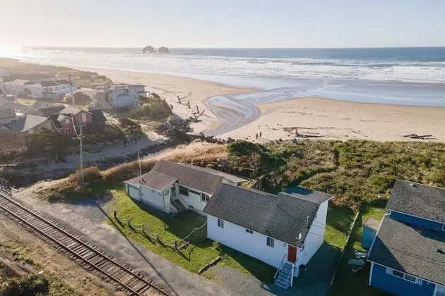 Ev, Birden Çok Yatak (Rockaway Beachhouse)