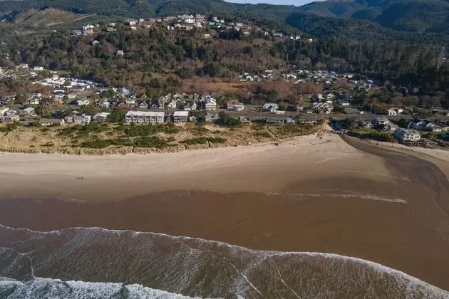 Ev, Birden Çok Yatak (Rockaway Beachhouse)