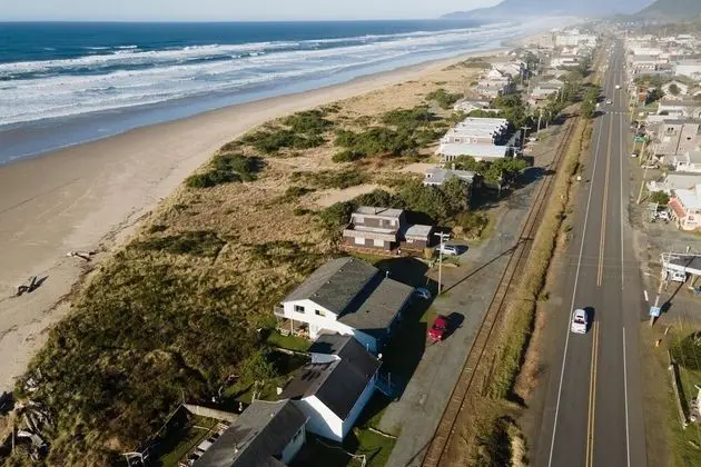 Ev, Birden Çok Yatak (Rockaway Beachhouse)