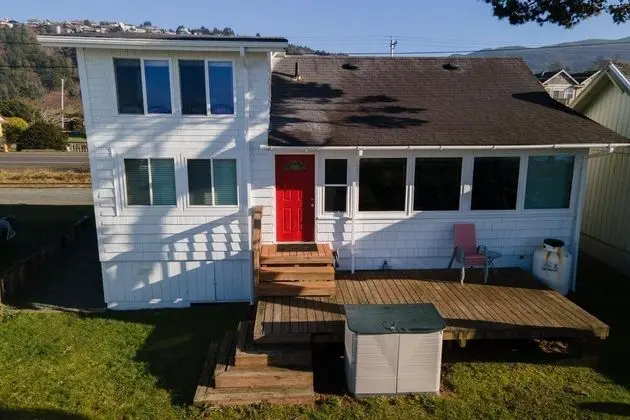 Ev, Birden Çok Yatak (Rockaway Beachhouse)