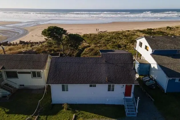 Ev, Birden Çok Yatak (Rockaway Beachhouse)